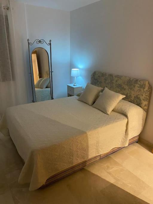 Central Estepona 3 Bed Apt With Pool And Parking Exterior photo