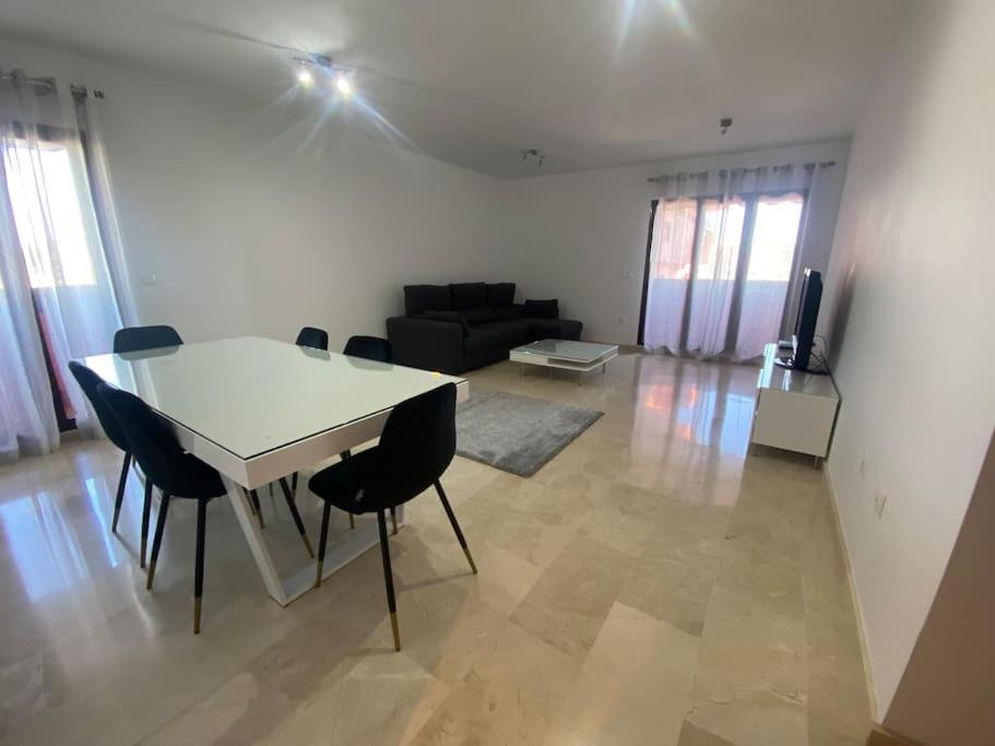 Central Estepona 3 Bed Apt With Pool And Parking Exterior photo