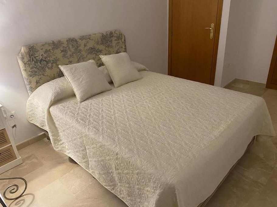 Central Estepona 3 Bed Apt With Pool And Parking Exterior photo