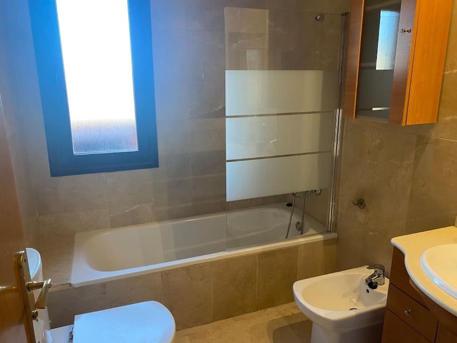 Central Estepona 3 Bed Apt With Pool And Parking Exterior photo