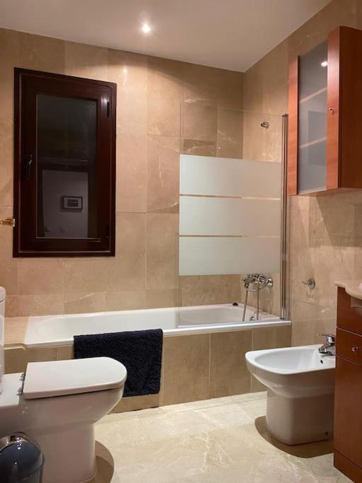 Central Estepona 3 Bed Apt With Pool And Parking Exterior photo