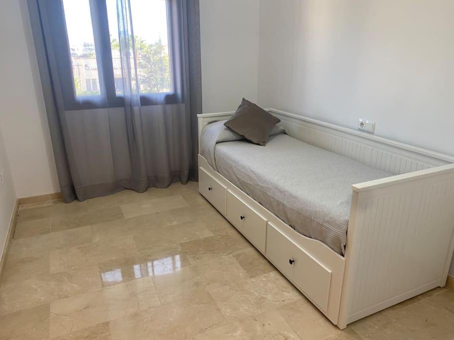 Central Estepona 3 Bed Apt With Pool And Parking Exterior photo