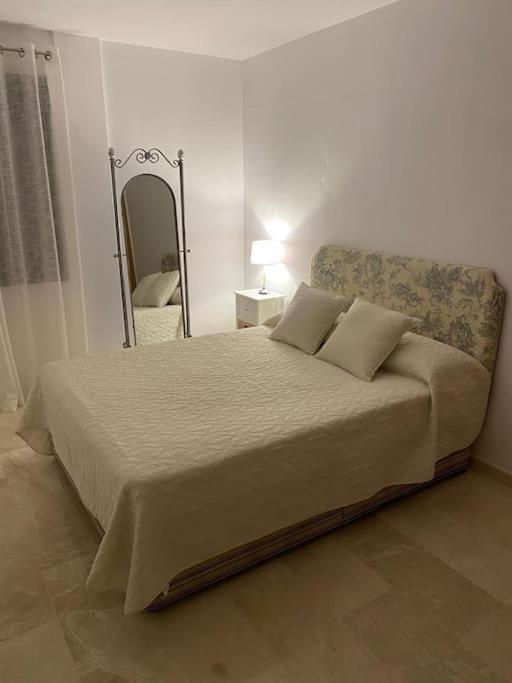 Central Estepona 3 Bed Apt With Pool And Parking Exterior photo