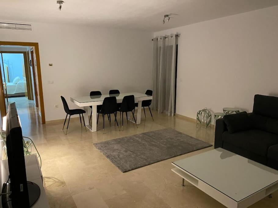 Central Estepona 3 Bed Apt With Pool And Parking Exterior photo